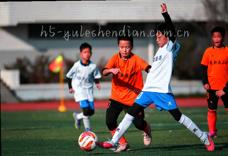 细密数据流纹理汇入方形节点的抽象图形